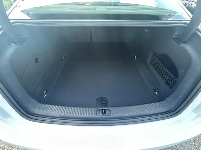 アウディ Ａ６ 2．8 FSI クワトロ 福島県 2013(平25)年 8.8万km グレイシアホワイトメタリック 4WD/純正ナビ（CD、SD、TV、DVD、BT、AM、FM）/クルーズコントロール/黒革シート/前席パワーシート (D席メモリ付)/全席シートヒーター/プッシュスタート/パーキングエイド/オートブレーキホールド/BOSEスピーカー/バックカメラ/アイドリングストップ/横滑り防止/LEDヘッドライト/オートライト/ウィンカーミラー/革巻ステアリング/ステアリングスイッチ/フロアマット/ETC/車外ドラレコ（ユピテル）