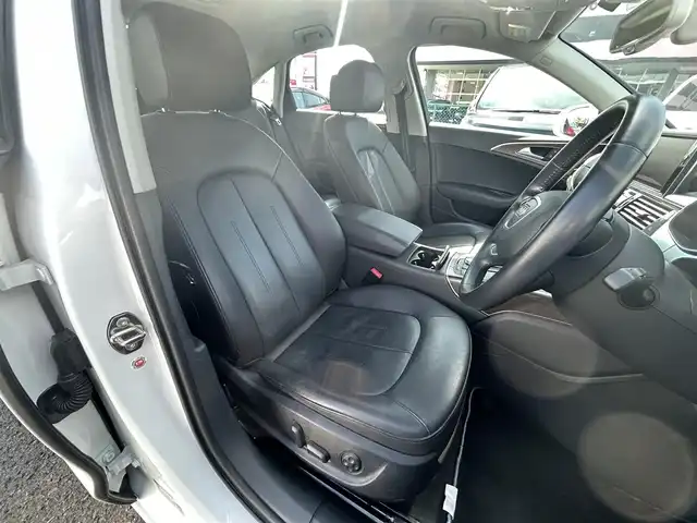 アウディ Ａ６ 2．8 FSI クワトロ 福島県 2013(平25)年 8.8万km グレイシアホワイトメタリック 4WD/純正ナビ（CD、SD、TV、DVD、BT、AM、FM）/クルーズコントロール/黒革シート/前席パワーシート (D席メモリ付)/全席シートヒーター/プッシュスタート/パーキングエイド/オートブレーキホールド/BOSEスピーカー/バックカメラ/アイドリングストップ/横滑り防止/LEDヘッドライト/オートライト/ウィンカーミラー/革巻ステアリング/ステアリングスイッチ/フロアマット/ETC/車外ドラレコ（ユピテル）