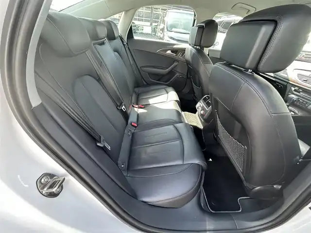アウディ Ａ６ 2．8 FSI クワトロ 福島県 2013(平25)年 8.8万km グレイシアホワイトメタリック 4WD/純正ナビ（CD、SD、TV、DVD、BT、AM、FM）/クルーズコントロール/黒革シート/前席パワーシート (D席メモリ付)/全席シートヒーター/プッシュスタート/パーキングエイド/オートブレーキホールド/BOSEスピーカー/バックカメラ/アイドリングストップ/横滑り防止/LEDヘッドライト/オートライト/ウィンカーミラー/革巻ステアリング/ステアリングスイッチ/フロアマット/ETC/車外ドラレコ（ユピテル）