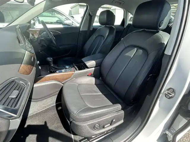 アウディ Ａ６ 2．8 FSI クワトロ 福島県 2013(平25)年 8.8万km グレイシアホワイトメタリック 4WD/純正ナビ（CD、SD、TV、DVD、BT、AM、FM）/クルーズコントロール/黒革シート/前席パワーシート (D席メモリ付)/全席シートヒーター/プッシュスタート/パーキングエイド/オートブレーキホールド/BOSEスピーカー/バックカメラ/アイドリングストップ/横滑り防止/LEDヘッドライト/オートライト/ウィンカーミラー/革巻ステアリング/ステアリングスイッチ/フロアマット/ETC/車外ドラレコ（ユピテル）