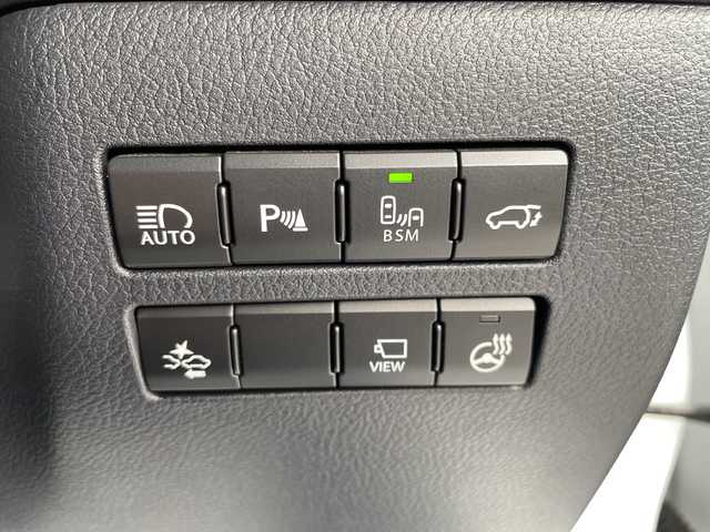 レクサス ＮＸ 200t Fスポーツ 愛知県 2016(平28)年 5万km ホワイトノーヴァガラスフレーク 純正ナビ/三眼LEDヘッドライト/ガラスルーフ/レーダークルーズコントロール/シートヒーター/バックカメラ/電動リアゲート/パワーシート/ヘッドアップディスプレイ/コーナーセンサー/純正アルミホイール/ブラインドスポットモニター/パドルシフト/ステアリングヒーター/オートマチックハイビーム/ETC/衝突軽減システム/フルセグ/CD DVD/Bluetooth/ステアリングスイッチ/スマートキー/プッシュスタート