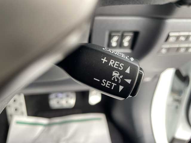 レクサス ＮＸ 200t Fスポーツ 愛知県 2016(平28)年 5万km ホワイトノーヴァガラスフレーク 純正ナビ/三眼LEDヘッドライト/ガラスルーフ/レーダークルーズコントロール/シートヒーター/バックカメラ/電動リアゲート/パワーシート/ヘッドアップディスプレイ/コーナーセンサー/純正アルミホイール/ブラインドスポットモニター/パドルシフト/ステアリングヒーター/オートマチックハイビーム/ETC/衝突軽減システム/フルセグ/CD DVD/Bluetooth/ステアリングスイッチ/スマートキー/プッシュスタート