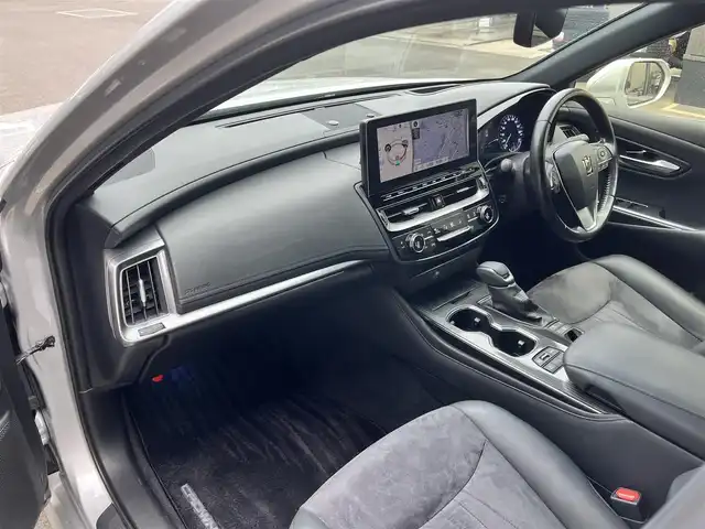 トヨタ クラウン ハイブリッド S 滋賀県 2020(令2)年 4.7万km シルバーM 純正12.3インチナビ/CD/DVD/Bluetooth/AppleCarPlay/AndroidAuto/フルセグテレビ/パノラミックビューモニター/セーフティセンス/・レーントレーシングアシスト/・レーダークルーズコントロール/・プリクラッシュセーフティ/・オートマチックハイビーム/・ロードサインアシスト/・先行車発進告知機能/・ドライバー異常時対応システム/セーフティパッケージプラス/ブラインドスポットモニター/LEDヘッドライト/ハーフレザーシート/D/N席パワーシート/D/N席シートヒーター /ステアリングヒーター/ETC2.0/AC100V/オプション18インチアルミホイール