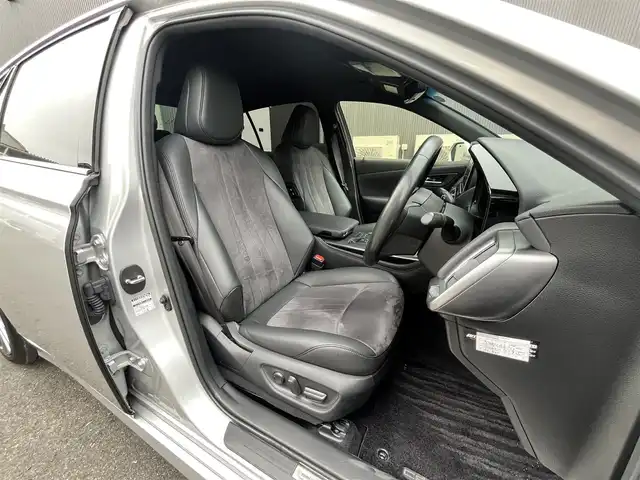 トヨタ クラウン ハイブリッド S 滋賀県 2020(令2)年 4.7万km シルバーM 純正12.3インチナビ/CD/DVD/Bluetooth/AppleCarPlay/AndroidAuto/フルセグテレビ/パノラミックビューモニター/セーフティセンス/・レーントレーシングアシスト/・レーダークルーズコントロール/・プリクラッシュセーフティ/・オートマチックハイビーム/・ロードサインアシスト/・先行車発進告知機能/・ドライバー異常時対応システム/セーフティパッケージプラス/ブラインドスポットモニター/LEDヘッドライト/ハーフレザーシート/D/N席パワーシート/D/N席シートヒーター /ステアリングヒーター/ETC2.0/AC100V/オプション18インチアルミホイール