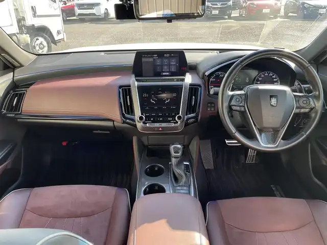 トヨタ クラウン ハイブリッド RS アドバンス 熊本県 2019(平31)年 2.7万km ホワイトパールクリスタルシャイン 純正ナビ/・AM/FM/CD/DVD/BT/SD/・Miracast/・フルセグTV/全周囲カメラ/サンルーフ/トヨタセーフティセンス/・プリクラッシュセーフティ/・レーントレーシングアシスト/・ブラインドスポットモニター/・ロードサインアシスト/・オートマチックハイビーム/・レーダークルーズコントロール/・リアクロストラフィックアラート/ヘッドアップディスプレイ/デジタルインナーミラー/モデリスタエアロ/モデリスタアルミホイール/ドライブレコーダー/ETC2.0/前席パワーシート/D席メモリ付き/前席シートヒーター/電動パーキングブレーキ/オートホールドブレーキ/純正フロアマット/革巻きステアリング/ステアリングスイッチ/パドルシフト/電動格納ミラー/ウインカーミラー/ドアバイザー/プッシュスタート
