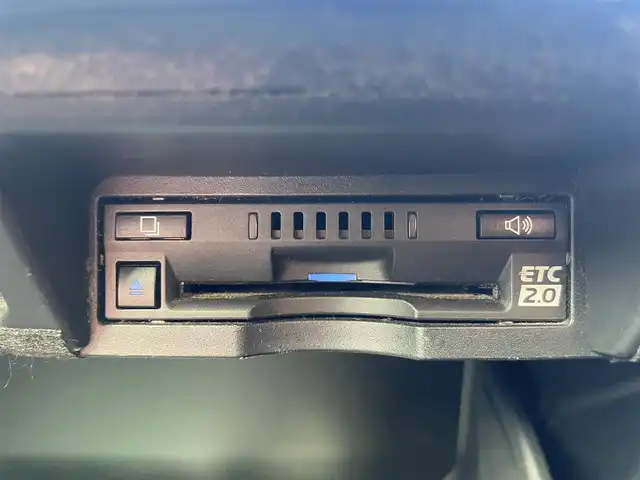 トヨタ クラウン ハイブリッド RS アドバンス 熊本県 2019(平31)年 2.7万km ホワイトパールクリスタルシャイン 純正ナビ/・AM/FM/CD/DVD/BT/SD/・Miracast/・フルセグTV/全周囲カメラ/サンルーフ/トヨタセーフティセンス/・プリクラッシュセーフティ/・レーントレーシングアシスト/・ブラインドスポットモニター/・ロードサインアシスト/・オートマチックハイビーム/・レーダークルーズコントロール/・リアクロストラフィックアラート/ヘッドアップディスプレイ/デジタルインナーミラー/モデリスタエアロ/モデリスタアルミホイール/ドライブレコーダー/ETC2.0/前席パワーシート/D席メモリ付き/前席シートヒーター/電動パーキングブレーキ/オートホールドブレーキ/純正フロアマット/革巻きステアリング/ステアリングスイッチ/パドルシフト/電動格納ミラー/ウインカーミラー/ドアバイザー/プッシュスタート