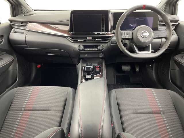 日産 オーラ ニスモ 新潟県 2023(令5)年 3.4万km ダークメタルグレー/スーパーブラック2トーン ワンオーナー/純正メモリナビ/　フルセグTV/Bluetooth/HDMI/衝突被害軽減ブレーキ/レーンキープアシスト/ブラインドスポットモニター/前後コーナーセンサー/ハーフレザーシート/スマートルームミラー/アラウンドビューモニター/ドライブレコーダー【DH5-D】/ビルトインETC2.0/3眼LEDヘッドライト/オートマチックハイビーム/オートライト/ステアリングスイッチ