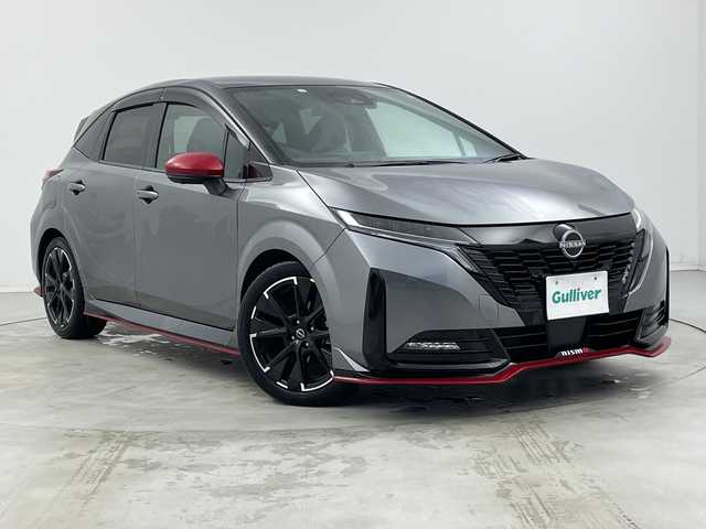 日産 オーラ ニスモ 新潟県 2023(令5)年 3.4万km ダークメタルグレー/スーパーブラック2トーン ワンオーナー/純正メモリナビ/　フルセグTV/Bluetooth/HDMI/衝突被害軽減ブレーキ/レーンキープアシスト/ブラインドスポットモニター/前後コーナーセンサー/ハーフレザーシート/スマートルームミラー/アラウンドビューモニター/ドライブレコーダー【DH5-D】/ビルトインETC2.0/3眼LEDヘッドライト/オートマチックハイビーム/オートライト/ステアリングスイッチ