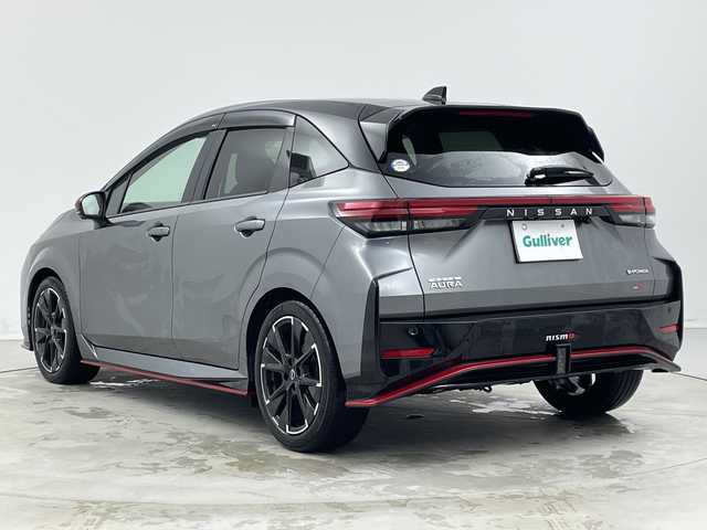 日産 オーラ ニスモ 新潟県 2023(令5)年 3.4万km ダークメタルグレー/スーパーブラック2トーン ワンオーナー/純正メモリナビ/　フルセグTV/Bluetooth/HDMI/衝突被害軽減ブレーキ/レーンキープアシスト/ブラインドスポットモニター/前後コーナーセンサー/ハーフレザーシート/スマートルームミラー/アラウンドビューモニター/ドライブレコーダー【DH5-D】/ビルトインETC2.0/3眼LEDヘッドライト/オートマチックハイビーム/オートライト/ステアリングスイッチ