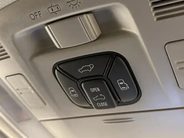 トヨタ ヴェルファイア 2．4Z プラチナセレクションⅡ 群馬県 2010(平22)年 8.3万km グレーメタリック 安全装備/・クリアランスソナー/・オートライト/・横滑り防止/純正7インチワイドナビ/・AM/FM/フルセグTV/・Bluetooth/SD/・CD/DVD/バックカメラ/両側電動スライドドア/サンルーフ/フリップダウンモニター/パワーバックドア/HIDヘッドライト/フォグランプ/ETC/純正フロアマット/スマートキー/プッシュスタート