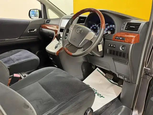 トヨタ ヴェルファイア 2．4Z プラチナセレクションⅡ 群馬県 2010(平22)年 8.3万km グレーメタリック 安全装備/・クリアランスソナー/・オートライト/・横滑り防止/純正7インチワイドナビ/・AM/FM/フルセグTV/・Bluetooth/SD/・CD/DVD/バックカメラ/両側電動スライドドア/サンルーフ/フリップダウンモニター/パワーバックドア/HIDヘッドライト/フォグランプ/ETC/純正フロアマット/スマートキー/プッシュスタート