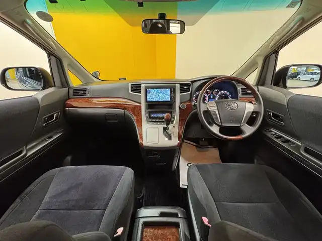 トヨタ ヴェルファイア 2．4Z プラチナセレクションⅡ 群馬県 2010(平22)年 8.3万km グレーメタリック 安全装備/・クリアランスソナー/・オートライト/・横滑り防止/純正7インチワイドナビ/・AM/FM/フルセグTV/・Bluetooth/SD/・CD/DVD/バックカメラ/両側電動スライドドア/サンルーフ/フリップダウンモニター/パワーバックドア/HIDヘッドライト/フォグランプ/ETC/純正フロアマット/スマートキー/プッシュスタート
