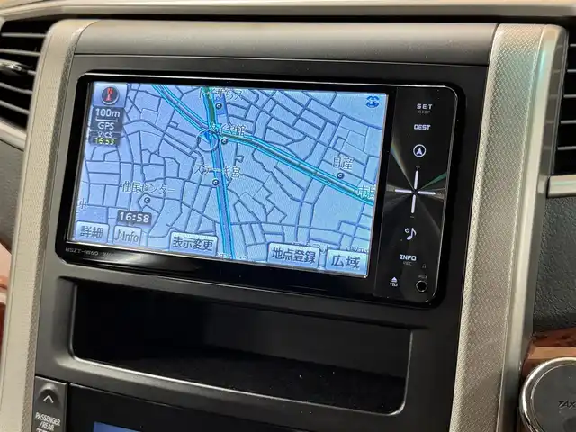 トヨタ ヴェルファイア 2．4Z プラチナセレクションⅡ 群馬県 2010(平22)年 8.3万km グレーメタリック 安全装備/・クリアランスソナー/・オートライト/・横滑り防止/純正7インチワイドナビ/・AM/FM/フルセグTV/・Bluetooth/SD/・CD/DVD/バックカメラ/両側電動スライドドア/サンルーフ/フリップダウンモニター/パワーバックドア/HIDヘッドライト/フォグランプ/ETC/純正フロアマット/スマートキー/プッシュスタート