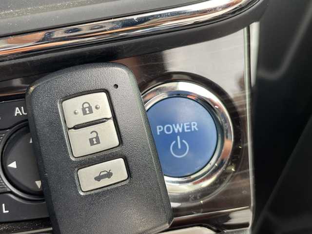 トヨタ クラウン ハイブリッド アスリートS 愛知県 2017(平29)年 4.4万km ホワイトパールクリスタルシャイン 純正8型ナビ/レーダークルーズコントロール/シートヒーター/バックカメラ/パワーシート/コーナーセンサー/純正アルミホイール/ステアリングヒーター/オートマチックハイビーム/ドライブレコーダー/ＥＴＣ/衝突軽減システム/フルセグ/CD DVD/Bluetooth/ステアリングスイッチ/スマートキー/プッシュスタート