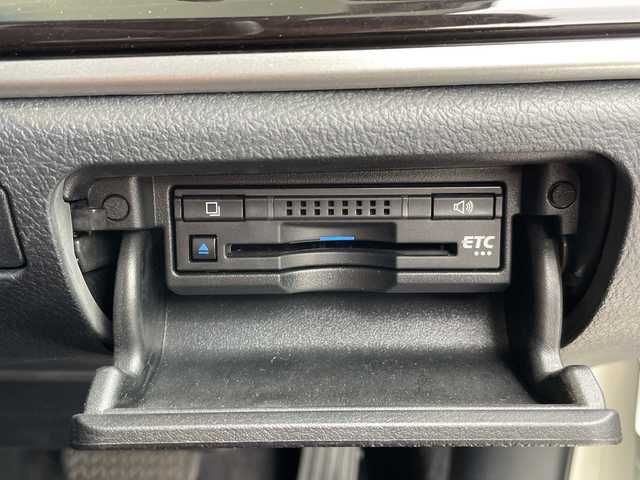 トヨタ クラウン ハイブリッド アスリートS 愛知県 2017(平29)年 4.4万km ホワイトパールクリスタルシャイン 純正8型ナビ/レーダークルーズコントロール/シートヒーター/バックカメラ/パワーシート/コーナーセンサー/純正アルミホイール/ステアリングヒーター/オートマチックハイビーム/ドライブレコーダー/ＥＴＣ/衝突軽減システム/フルセグ/CD DVD/Bluetooth/ステアリングスイッチ/スマートキー/プッシュスタート