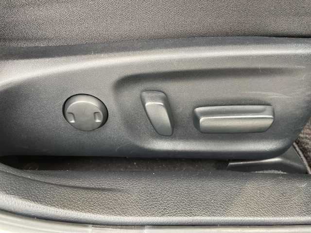 トヨタ クラウン ハイブリッド アスリートS 愛知県 2017(平29)年 4.4万km ホワイトパールクリスタルシャイン 純正8型ナビ/レーダークルーズコントロール/シートヒーター/バックカメラ/パワーシート/コーナーセンサー/純正アルミホイール/ステアリングヒーター/オートマチックハイビーム/ドライブレコーダー/ＥＴＣ/衝突軽減システム/フルセグ/CD DVD/Bluetooth/ステアリングスイッチ/スマートキー/プッシュスタート