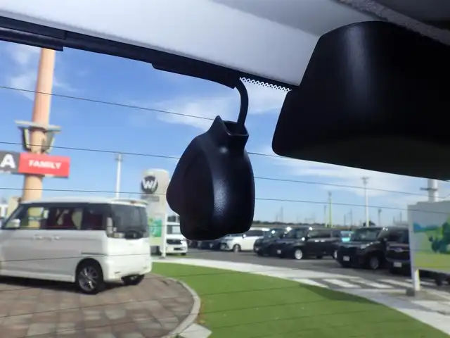 ホンダ フィット e:HEVネス 千葉県 2020(令2)年 4.5万km プラチナホワイトパール ホンダセンシング/・衝突軽減ブレーキ（CMBS）/・車線維持支援システム（LKAS）/・アダプティブクルーズコントロール（ACC）/・後方誤発進抑制機能/・誤発進抑制機能/純正SDナビ/地デジTV/【DVD/CD再生機能　Bluetooth接続】/バックカメラ/ドライブレコーダー（前後撮影）/ETC/LEDヘッドライト/ウインカーミラー/コーナーセンサー/純正15インチアルミホイル/サイド/カーテンエアバッグ/Honda スマートキー