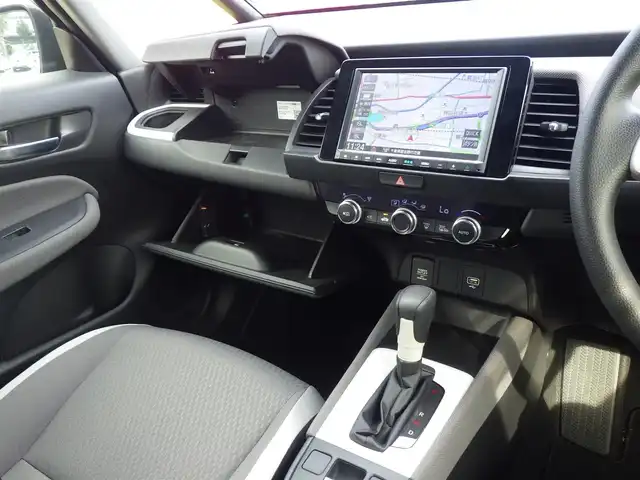 ホンダ フィット e:HEVネス 千葉県 2020(令2)年 4.5万km プラチナホワイトパール ホンダセンシング/・衝突軽減ブレーキ（CMBS）/・車線維持支援システム（LKAS）/・アダプティブクルーズコントロール（ACC）/・後方誤発進抑制機能/・誤発進抑制機能/純正SDナビ/地デジTV/【DVD/CD再生機能　Bluetooth接続】/バックカメラ/ドライブレコーダー（前後撮影）/ETC/LEDヘッドライト/ウインカーミラー/コーナーセンサー/純正15インチアルミホイル/サイド/カーテンエアバッグ/Honda スマートキー