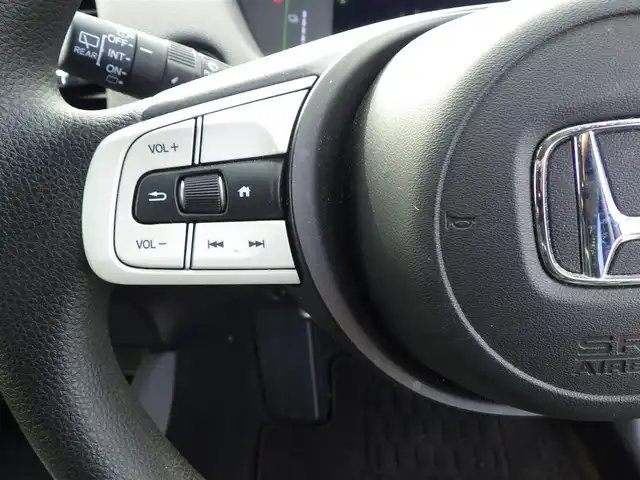 ホンダ フィット e:HEVネス 千葉県 2020(令2)年 4.5万km プラチナホワイトパール ホンダセンシング/・衝突軽減ブレーキ（CMBS）/・車線維持支援システム（LKAS）/・アダプティブクルーズコントロール（ACC）/・後方誤発進抑制機能/・誤発進抑制機能/純正SDナビ/地デジTV/【DVD/CD再生機能　Bluetooth接続】/バックカメラ/ドライブレコーダー（前後撮影）/ETC/LEDヘッドライト/ウインカーミラー/コーナーセンサー/純正15インチアルミホイル/サイド/カーテンエアバッグ/Honda スマートキー