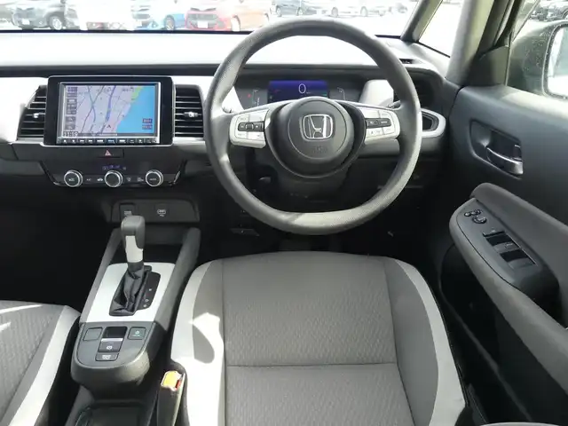 ホンダ フィット e:HEVネス 千葉県 2020(令2)年 4.5万km プラチナホワイトパール ホンダセンシング/・衝突軽減ブレーキ（CMBS）/・車線維持支援システム（LKAS）/・アダプティブクルーズコントロール（ACC）/・後方誤発進抑制機能/・誤発進抑制機能/純正SDナビ/地デジTV/【DVD/CD再生機能　Bluetooth接続】/バックカメラ/ドライブレコーダー（前後撮影）/ETC/LEDヘッドライト/ウインカーミラー/コーナーセンサー/純正15インチアルミホイル/サイド/カーテンエアバッグ/Honda スマートキー