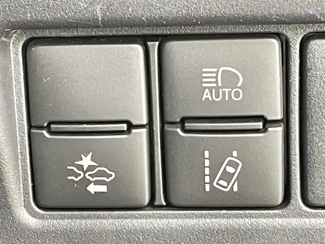 トヨタ ヴォクシー ZS 煌Ⅲ 千葉県 2020(令2)年 3.9万km ホワイトパールクリスタルシャイン 禁煙車/ワンオーナー/トヨタセーフティセンス/・レーンディパーチャーアラート/・プリクラッシュセーフティブレーキ/・クリアランスソナー/・クルーズコントロール/両側パワースライドドア/純正10インチメモリナビ/・型番：NSZN-Z68T/・CD/DVD/Bluetooth/フルセグTV/・バックカメラ/・ビルトインETC/革巻きステアリング/・ステアリングスイッチ/ハーフレザーシート/MT付きAT/左右独立エアコン/純正フロアマット/純正16インチAW/オートライト/・オートマチックハイビーム/・LEDヘッドライト/・LEDフォグランプ