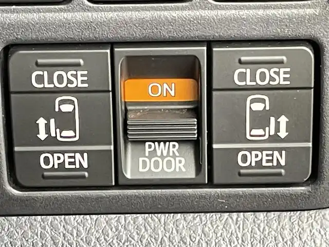 トヨタ ヴォクシー ZS 煌Ⅲ 千葉県 2020(令2)年 3.9万km ホワイトパールクリスタルシャイン 禁煙車/ワンオーナー/トヨタセーフティセンス/・レーンディパーチャーアラート/・プリクラッシュセーフティブレーキ/・クリアランスソナー/・クルーズコントロール/両側パワースライドドア/純正10インチメモリナビ/・型番：NSZN-Z68T/・CD/DVD/Bluetooth/フルセグTV/・バックカメラ/・ビルトインETC/革巻きステアリング/・ステアリングスイッチ/ハーフレザーシート/MT付きAT/左右独立エアコン/純正フロアマット/純正16インチAW/オートライト/・オートマチックハイビーム/・LEDヘッドライト/・LEDフォグランプ