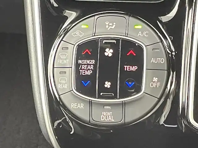 トヨタ ヴォクシー ZS 煌Ⅲ 千葉県 2020(令2)年 3.9万km ホワイトパールクリスタルシャイン 禁煙車/ワンオーナー/トヨタセーフティセンス/・レーンディパーチャーアラート/・プリクラッシュセーフティブレーキ/・クリアランスソナー/・クルーズコントロール/両側パワースライドドア/純正10インチメモリナビ/・型番：NSZN-Z68T/・CD/DVD/Bluetooth/フルセグTV/・バックカメラ/・ビルトインETC/革巻きステアリング/・ステアリングスイッチ/ハーフレザーシート/MT付きAT/左右独立エアコン/純正フロアマット/純正16インチAW/オートライト/・オートマチックハイビーム/・LEDヘッドライト/・LEDフォグランプ