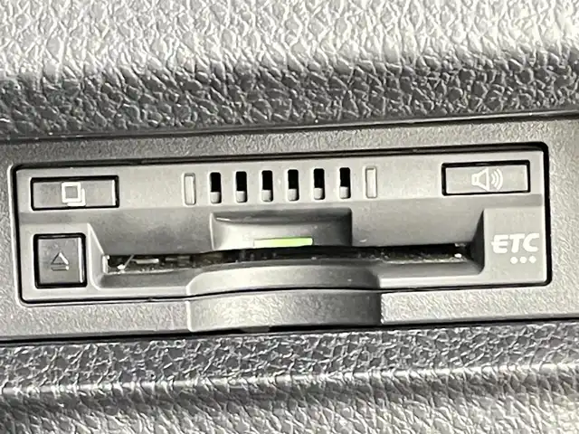 トヨタ ヴォクシー ZS 煌Ⅲ 千葉県 2020(令2)年 3.9万km ホワイトパールクリスタルシャイン 禁煙車/ワンオーナー/トヨタセーフティセンス/・レーンディパーチャーアラート/・プリクラッシュセーフティブレーキ/・クリアランスソナー/・クルーズコントロール/両側パワースライドドア/純正10インチメモリナビ/・型番：NSZN-Z68T/・CD/DVD/Bluetooth/フルセグTV/・バックカメラ/・ビルトインETC/革巻きステアリング/・ステアリングスイッチ/ハーフレザーシート/MT付きAT/左右独立エアコン/純正フロアマット/純正16インチAW/オートライト/・オートマチックハイビーム/・LEDヘッドライト/・LEDフォグランプ