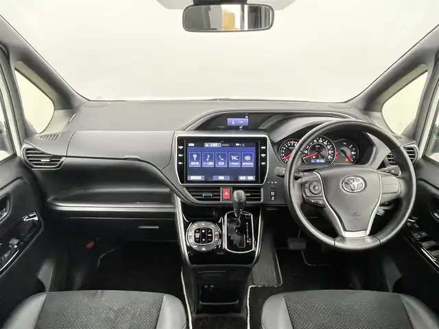 トヨタ ヴォクシー ZS 煌Ⅲ 千葉県 2020(令2)年 3.9万km ホワイトパールクリスタルシャイン 禁煙車/ワンオーナー/トヨタセーフティセンス/・レーンディパーチャーアラート/・プリクラッシュセーフティブレーキ/・クリアランスソナー/・クルーズコントロール/両側パワースライドドア/純正10インチメモリナビ/・型番：NSZN-Z68T/・CD/DVD/Bluetooth/フルセグTV/・バックカメラ/・ビルトインETC/革巻きステアリング/・ステアリングスイッチ/ハーフレザーシート/MT付きAT/左右独立エアコン/純正フロアマット/純正16インチAW/オートライト/・オートマチックハイビーム/・LEDヘッドライト/・LEDフォグランプ