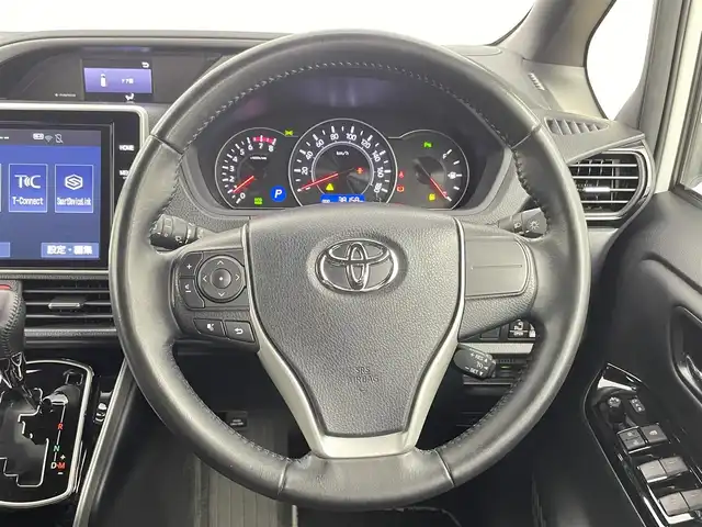 トヨタ ヴォクシー ZS 煌Ⅲ 千葉県 2020(令2)年 3.9万km ホワイトパールクリスタルシャイン 禁煙車/ワンオーナー/トヨタセーフティセンス/・レーンディパーチャーアラート/・プリクラッシュセーフティブレーキ/・クリアランスソナー/・クルーズコントロール/両側パワースライドドア/純正10インチメモリナビ/・型番：NSZN-Z68T/・CD/DVD/Bluetooth/フルセグTV/・バックカメラ/・ビルトインETC/革巻きステアリング/・ステアリングスイッチ/ハーフレザーシート/MT付きAT/左右独立エアコン/純正フロアマット/純正16インチAW/オートライト/・オートマチックハイビーム/・LEDヘッドライト/・LEDフォグランプ