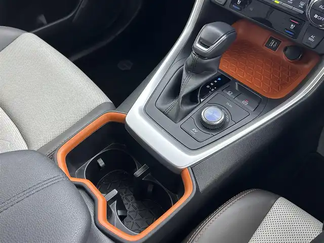 トヨタ ＲＡＶ４ ハイブリッド アドベンチャー 熊本県 2022(令4)年 4.1万km アティチュードブラックマイカ 禁煙車　/４WD/サンルーフ/ボンネットマーカー/純正１０．５インチナビ（ＡｐｐｌＣａｒＰｌａｙ・ＡｎｄｒｏｉｄＡｕｔｏ・ＢＴ・フルセグ・ＵＳＢ）/パノラミックビュモニター/社外前後ドライブレコーダー　/ＥＴＣ２．０　/前後クリアランスソナー　/レーダークルーズコントロール/レーンキープアシスト/プリクラッシュセーフティ/ブラインドスポットモニター/リアクロストラフィックアラート/駐車時支援パーキングサポートシステム/ロードサインアシスト/ダウンヒルアシスト/横滑り防止/前席シートヒーター/前席エアーシート/ステアリングヒーター/運転席パワーシート/100V充電/純正フロアマット/純正19インチAW/オートライト/オートマチックハイビーム/LEDヘッドライト/フォグライト/スマートキー/プッシュスタート/スペアキー1本