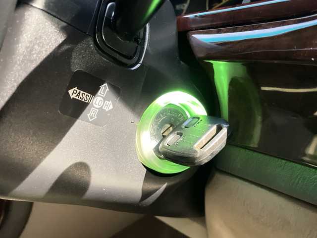 スバル レガシィ ランカスター 神奈川県 1999(平11)年 8万km ダークグリーンマイカ/ウォームグレーオパール ワンオーナー/ハーフレザーシート/MOMO革ウッドコンビステアリング/タワーバー/ウッド調パネル/純正オーディオ/キーレスキー/スペアキー/保証書/取扱説明書