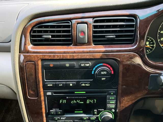 スバル レガシィ ランカスター 神奈川県 1999(平11)年 8万km ダークグリーンマイカ/ウォームグレーオパール ワンオーナー/ハーフレザーシート/MOMO革ウッドコンビステアリング/タワーバー/ウッド調パネル/純正オーディオ/キーレスキー/スペアキー/保証書/取扱説明書