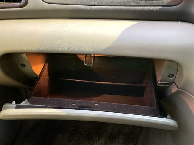 スバル レガシィ ランカスター 神奈川県 1999(平11)年 8万km ダークグリーンマイカ/ウォームグレーオパール ワンオーナー/ハーフレザーシート/MOMO革ウッドコンビステアリング/タワーバー/ウッド調パネル/純正オーディオ/キーレスキー/スペアキー/保証書/取扱説明書