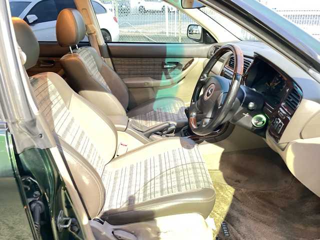 スバル レガシィ ランカスター 神奈川県 1999(平11)年 8万km ダークグリーンマイカ/ウォームグレーオパール ワンオーナー/ハーフレザーシート/MOMO革ウッドコンビステアリング/タワーバー/ウッド調パネル/純正オーディオ/キーレスキー/スペアキー/保証書/取扱説明書