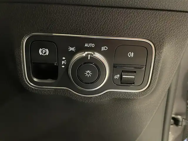 メルセデス・ベンツ Ｍ・ベンツ ＧＬＢ２００ｄ 4マチック AMGライン 愛知県 2023(令5)年 2.1万km マウンテングレー Ｂｕｒｍｅｓｔｅｒサウンド　/デジタルインナーミラー　/ＭＢＵＸ　/Ｂｌｕｅｔｏｏｔｈ　/フルセグＴＶ　/３６０度カメラ　/レーダーセーフティパッケージ/ＡＣＣ　/ＬＫＡ　/ＬＤＷ　/ＢＳＭ　/ハーグレザー　/シートヒーター　/ＬＥＤ　ヘッドライト/ＤＳＲＣＥＴＣ/ドライブレコーダー/パワーバックドア/プッシュスタート/ウィンカーミラー/アイドリングストップ