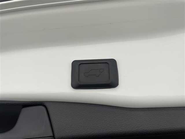 トヨタ ＲＡＶ４ G 群馬県 2022(令4)年 2.6万km ホワイトパールクリスタルシャイン モデリスタエアロ/サンルーフ/ダイナミックトルクコントロール4WD/セーフティセンス/・プリクラッシュセーフティ/・レーダークルーズコントロール/・ロードサインアシスト/・ドライバー異常時対応システム/・横断歩行者検知機能/・緊急時操舵支援/・レーントレーシングアシストポート/・オートマチックハイビーム/・カーブ速度抑制機能/・低速時加速抑制機能/パーキングサポートブレーキ/ブラインドスポットモニター/パワーバックドア/LEDヘッドライト/合皮シート/パワーシート/シートヒーター/エアシート/シートメモリー/取扱説明書/保証書/スペアキー