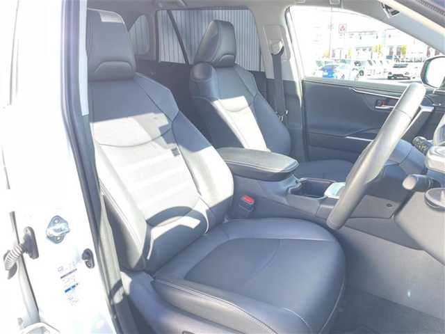 トヨタ ＲＡＶ４ G 群馬県 2022(令4)年 2.6万km ホワイトパールクリスタルシャイン モデリスタエアロ/サンルーフ/ダイナミックトルクコントロール4WD/セーフティセンス/・プリクラッシュセーフティ/・レーダークルーズコントロール/・ロードサインアシスト/・ドライバー異常時対応システム/・横断歩行者検知機能/・緊急時操舵支援/・レーントレーシングアシストポート/・オートマチックハイビーム/・カーブ速度抑制機能/・低速時加速抑制機能/パーキングサポートブレーキ/ブラインドスポットモニター/パワーバックドア/LEDヘッドライト/合皮シート/パワーシート/シートヒーター/エアシート/シートメモリー/取扱説明書/保証書/スペアキー
