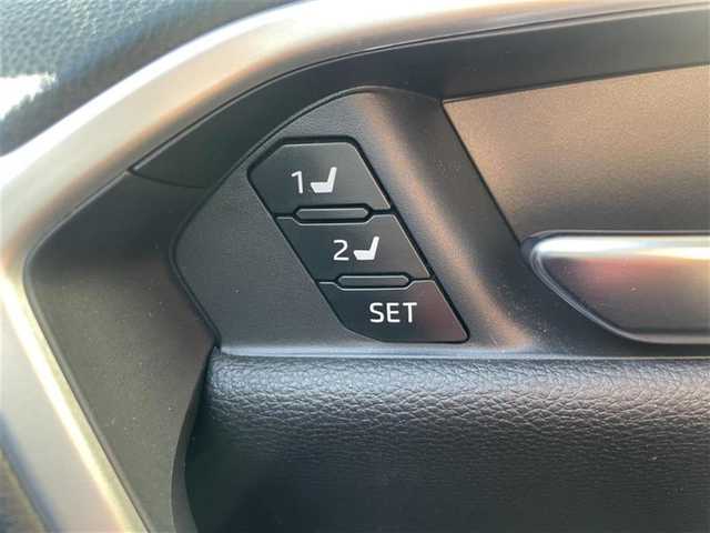 トヨタ ＲＡＶ４ G 群馬県 2022(令4)年 2.6万km ホワイトパールクリスタルシャイン モデリスタエアロ/サンルーフ/ダイナミックトルクコントロール4WD/セーフティセンス/・プリクラッシュセーフティ/・レーダークルーズコントロール/・ロードサインアシスト/・ドライバー異常時対応システム/・横断歩行者検知機能/・緊急時操舵支援/・レーントレーシングアシストポート/・オートマチックハイビーム/・カーブ速度抑制機能/・低速時加速抑制機能/パーキングサポートブレーキ/ブラインドスポットモニター/パワーバックドア/LEDヘッドライト/合皮シート/パワーシート/シートヒーター/エアシート/シートメモリー/取扱説明書/保証書/スペアキー