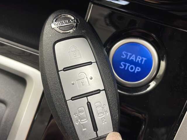 日産 セレナ e－パワー ハイウェイスター V 愛知県 2018(平30)年 5.9万km マルーンレッド 2トーン プロパイロット/衝突被害軽減ブレーキ/純正９インチSDナビ/フリップダウンモニター/全方位カメラ/両側パワースライドドア/クルーズコントロール/シートヒーター/フルセグTV/CD DVD/Bluetooth/バックカメラ/イージーオープン機能/コーナーセンサー/純正アルミホイール/LEDヘッドライト/ステアリングヒーター/インテリジェントミラー/リアオートエアコン/ドライブレコーダー/ビルトインETC/ステアリングスイッチ/スマートキー/プッシュスタート