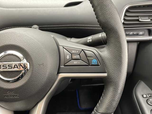 日産 セレナ e－パワー ハイウェイスター V 愛知県 2018(平30)年 5.9万km マルーンレッド 2トーン プロパイロット/衝突被害軽減ブレーキ/純正９インチSDナビ/フリップダウンモニター/全方位カメラ/両側パワースライドドア/クルーズコントロール/シートヒーター/フルセグTV/CD DVD/Bluetooth/バックカメラ/イージーオープン機能/コーナーセンサー/純正アルミホイール/LEDヘッドライト/ステアリングヒーター/インテリジェントミラー/リアオートエアコン/ドライブレコーダー/ビルトインETC/ステアリングスイッチ/スマートキー/プッシュスタート