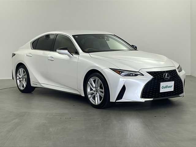 レクサス ＩＳ 300h 栃木県 2021(令3)年 2.3万km ソニッククォーツ 純正ナビ/(AM/FM/CD/DVD/Bluetooth/SD)/パノラミックビューモニター/ブラインドスポットモニター/レーダークルーズコントロール/パワーバックドア/前席シートヒーター/オートマチックハイビーム/ＥＴＣ/前後ドライブレコーダー/パワーシート/パドルシフト