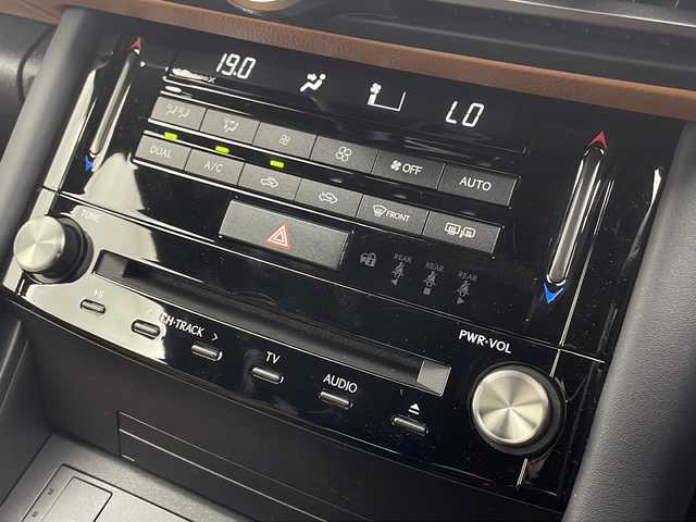 レクサス ＩＳ 300h 栃木県 2021(令3)年 2.3万km ソニッククォーツ 純正ナビ/(AM/FM/CD/DVD/Bluetooth/SD)/パノラミックビューモニター/ブラインドスポットモニター/レーダークルーズコントロール/パワーバックドア/前席シートヒーター/オートマチックハイビーム/ＥＴＣ/前後ドライブレコーダー/パワーシート/パドルシフト