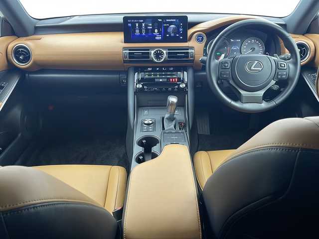 レクサス ＩＳ 300h 栃木県 2021(令3)年 2.3万km ソニッククォーツ 純正ナビ/(AM/FM/CD/DVD/Bluetooth/SD)/パノラミックビューモニター/ブラインドスポットモニター/レーダークルーズコントロール/パワーバックドア/前席シートヒーター/オートマチックハイビーム/ＥＴＣ/前後ドライブレコーダー/パワーシート/パドルシフト