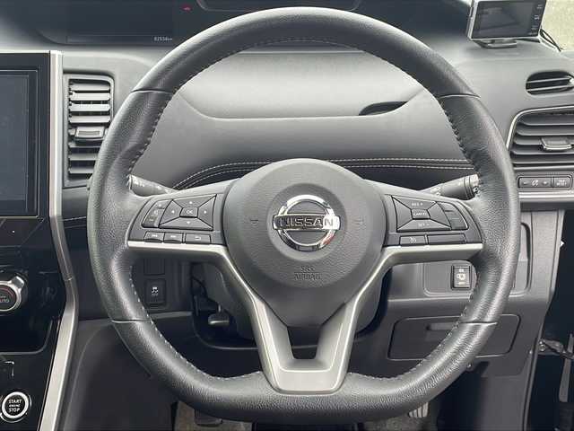 日産 セレナ ハイウェイスター Vセレクション 岩手県 2018(平30)年 9.3万km ダイヤモンドブラック 社外9インチSDナビ/AM/FM/Bluetooth/フルセグTV/バックカメラ/ドライブレコーダー/両側パワースライドドア/クルーズコントロール/衝突被害軽減ブレーキ/横滑り防止装置/アイドリングストップ/ETC/オートライト/LEDヘッドライト/フォグランプ/スマートキー/エンジンスターター/プッシュスタート/電動格納ミラー/純正15インチAW/純正フロアマット/ドアバイザー/保証書/取扱説明書