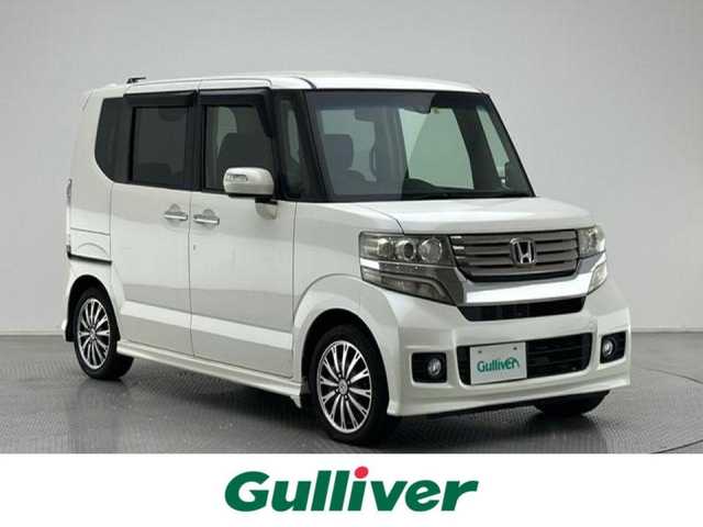 ホンダ Ｎ ＢＯＸ カスタム G ターボ Aパッケージ 兵庫県 2014(平26)年 6.3万km プレミアムホワイトパール ガソリンターボ/FF/MTモード付インパネCVT/純正 8インチナビ VXM-145VFEi/（FM/AM/CD/DVD/Music Rack/USB/iPod/SD/Bluetooth/TV/HDMI/VTR/AUX）/バックカメラ/両側パワースライドドア/ETC/安全/・近距離衝突軽減ブレーキ［CTBA］/・横滑り防止装置/・4輪ABS/・SRS サイド&カーテンエアバッグシステム/装備/・クルーズコントロール/・オートエアコン/・オートライト/・HIDヘッドライト/・フロントフォグランプ/・ステアリングスイッチ/・パドルシフト/・電動格納ドアミラー（ウインカーランプ付）/・プッシュスタート/・純正15inAW/・ダイブダウン機能＆ロック機構付チップアップリヤシート/・【DOP】マイナスイオン発生器付ルームランプ/・スマートキーx2