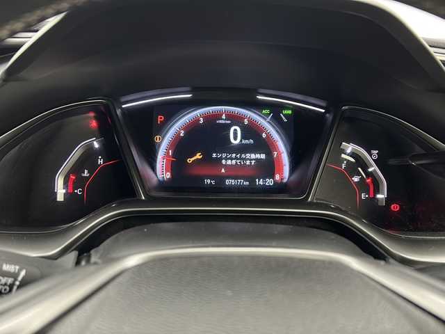 ホンダ シビック ハッチバック ホンダセンシング 宮城県 2018(平30)年 7.6万km クリスタルブラックパール ホンダセンシング/・衝突軽減ブレーキ/・レーンキープアシスト/・アダプティブクルーズコントロール/・オートハイビーム/サイドエアロ/純正7インチナビ/・CD.DVD.SD.BT.USB/フルセグTV/バックモニター/前席シートヒーター/革調シートカバー/パドルシフト/ステアリングスイッチ/ビルトインETC/LEDヘッドライト/LEDフォグランプ/シーケンシャルランプ/横滑り防止装置/ECONスイッチ/純正18インチAW
