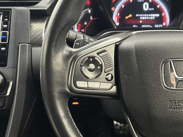 ホンダ シビック ハッチバック ホンダセンシング 宮城県 2018(平30)年 7.6万km クリスタルブラックパール ホンダセンシング/・衝突軽減ブレーキ/・レーンキープアシスト/・アダプティブクルーズコントロール/・オートハイビーム/サイドエアロ/純正7インチナビ/・CD.DVD.SD.BT.USB/フルセグTV/バックモニター/前席シートヒーター/革調シートカバー/パドルシフト/ステアリングスイッチ/ビルトインETC/LEDヘッドライト/LEDフォグランプ/シーケンシャルランプ/横滑り防止装置/ECONスイッチ/純正18インチAW
