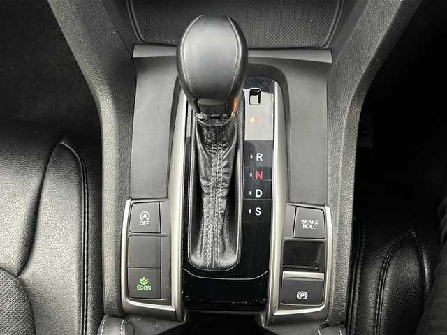 ホンダ シビック ハッチバック ホンダセンシング 宮城県 2018(平30)年 7.6万km クリスタルブラックパール ホンダセンシング/・衝突軽減ブレーキ/・レーンキープアシスト/・アダプティブクルーズコントロール/・オートハイビーム/サイドエアロ/純正7インチナビ/・CD.DVD.SD.BT.USB/フルセグTV/バックモニター/前席シートヒーター/革調シートカバー/パドルシフト/ステアリングスイッチ/ビルトインETC/LEDヘッドライト/LEDフォグランプ/シーケンシャルランプ/横滑り防止装置/ECONスイッチ/純正18インチAW