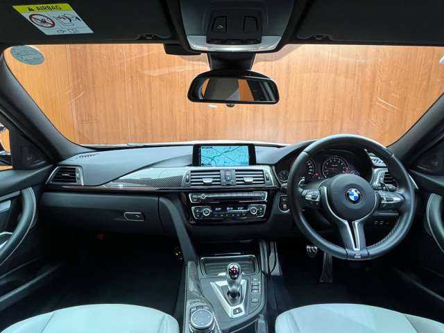 ＢＭＷ Ｍ３ 千葉県 2016(平28)年 2.6万km ミネラルホワイト 白革　/ｈａｒｍａｎｋａｒｄｏｎサウンド　/アダプティブＭサスペンション　/クルコン　/ナビ　/ＴＶ　/Ｂｌｕｅｔｏｏｔｈ接続　/Ｂカメラ　/シートヒーター　/電動シート　/衝突軽減Ｂ　/ＬＫＡ　/ＢＳＭ　/ＥＴＣ　/禁煙車